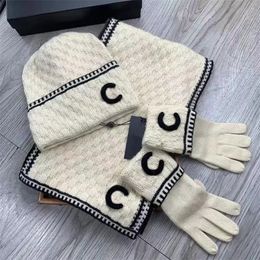 desaigner hat scarf set men and women fashions shawl cashmere scarfs gloves twin set and three-piece set suitable for winter