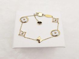Jewellery Pendant Necklaces bracelet Luxury Designer Women Pendant bracelets With Flowers Pattern Optional NO Box High Quality2421662