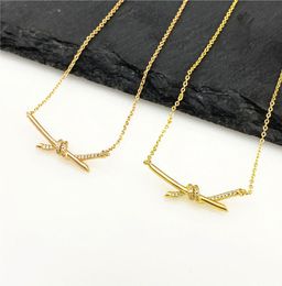 18K Gold Stainless Steel Luxury Pendant Necklaces T Sweet Bow Bowknot Designer Necklace with Shining Crystal Zircon Choker Party J7427040