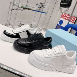 Outdoor praddas pada Quality prd Men Women With Platform Sneakers Modern High Applique Designer Shoes Shoes Thick Flat Lace-up Trainers Fabric Casual Box NO404 1QXH