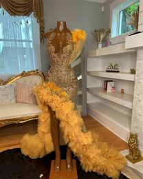 O Gold Neck Long Prom Dress for Black Girls 2024ビーズクリスタルバースデーパーティードレスフェザーフリルスリットイブニングドレス