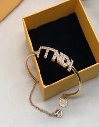 Womens Gold Bracelet Luxury Designer Chain Letter Bracelets Fashion Jewellery Diamond Men Bracelets Lady Girl Wadding Party Gift D224432356