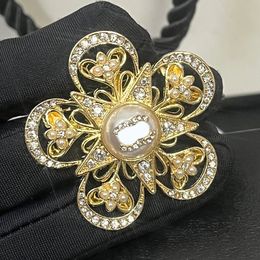 Brooch Pins Jewelry Pin Desinger Brand Letter Women Men Gold-plated Stainless Steel Crystal Pearl Jewellery Lovers Wedding Dress Accessories Christmas Gift