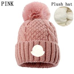 New Fashion Designer hats Men's and women's beanie fall/winter thermal knit hat ski brand bonnet High Quality plaid Skull Hat Luxury warm cap U-17