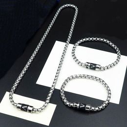 Europe America Style Men Lady Women Silver Gold-Color Metal Thick Chain Bracelet Necklace With Wrap V Initials Leather Charm M6310287o