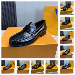 2023 Designer Loafers Lastest fashion Leather luxury all-match small glossy Flat Casual leather shoes high-quality men's single luxury metal buckle black shoes