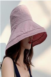Summer Women Doublesided Cotton Linen Plaid Sun Hat Elegant Big Wide Brim Foldable AntiUV Beach Sun Floppy Hats Flat Caps Bob6920235