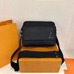 Designer Crossbody Bag Mens Shoulder Bags Double Layer Flip Zipper borse Paris Leather Solid Colour Letter Underarm