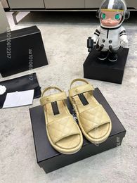 2024 Women Ladies platform sandals Wedge Sandal Summer Designer Sandles Shoes fragrant style sole Diamond Buckle slipper 35-42