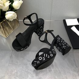 Chunky Block Platform Sandals Heel Diamond Decoration Buckle Open Toes Women's Designers Leather Outsole Evening Party Shoes Size 35-41 Famous Women Sa 97