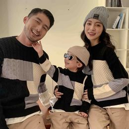 Rompers 2023 AncoBear Autumn Winter Family Matching Outfits Parents and Children Fashion Casual Same Look Sweater White Tees Pants 231212