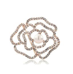 High Quality Hollow Rose Flower Brooch Women Fashion Scarf Pins Luxury Diamond Crystal Shell Pearl Brooches Wedding Bride Bouquet 6482202