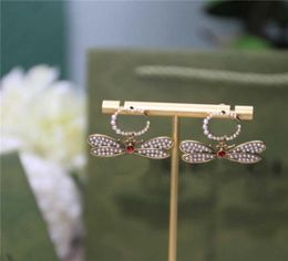 Designer Full Pearl Bee Charm Earrings Double Letter Women039s Diamond Stud Earrings Colorful Rhinestone Drop Earrings with Sta1160282