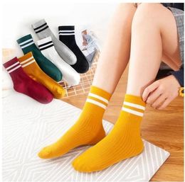 Sports Socks 5 Pairs Cotton Striped Crew Colourful Female Harajuku Retro College Style Funny Sport Long Men281H2548995