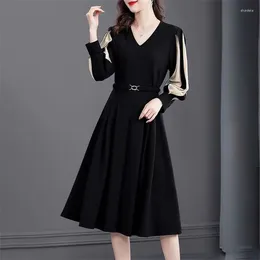 Casual Dresses 2023 Spring And Autumn Fashion Western Style Simple Commuting V-neck Waist Slim Contrast Colour Long Sleeve Temperament Dress