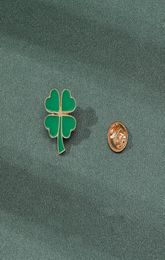 Lucky Green fourleaf clover Pins Brooches for Women Gold Plated Plant Enamel Pin Jewellery Student Couple Metal Badges Denim Shirt 5648001