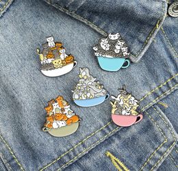 European Cartoon Animal Dog Brooches Cat Noodle Bowl Penguin Pins Children Enamel Alloy Badge For Cowboy Backpack Accessories1088940