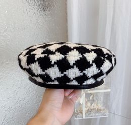 Checked Berets Ladies Plaid Hats Designer Fashion Women Black White Cheque Patchwork Caps with Classic Letter Graceful Beauty3738228