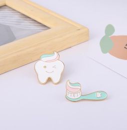 Europe Tooth Toothbrush Series Clothes Brooches Alloy Paint Geometric Cowboy Badge Pins Unisex Backpack Jewelry Anti Light Buckle 6473301