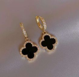 new Designer Earrings Four-leaf Clover Earring for Women Senior Classic Small Fragrant Wind New Ear Ring 18k Gold Light Luxury Flash Mens Earloop1