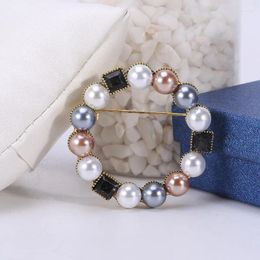 Brooches Exquisite Fashion Vintage Alloy Round Pearl Crystal Brooch High-end Clothing Pin