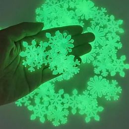 Christmas Decorations 50pcs Luminous Snowflake Wall Sticker Glow In The Dark Fluorescent For Home Year Xmas Party Decal255a