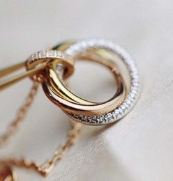 V material de ouro pingente colar em três anel redondo com diamante para presente de jóias de casamento feminino cor diferente tem caixa PS32828991364