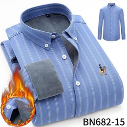 Men's Dress Shirts Autumn and winter slim warm plaid men's long sleeve shirt with thick fleece nonironing business high quality casual wear 231212