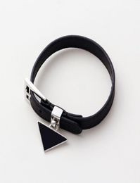 Mens Clover Bracelet Classic Designer Women Leather Bracelets Jewelry Luxury Casual Men Womens Unisex Triangle Fashion p Bracelets2605294