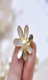 22091108 Diamondbox Jewelry brooch pin gold 78mm akoya mother of pearl wild flower 18k rose gold plated pendant charm gift idea 5793413