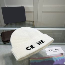 Cappelli a cuffia di design di lusso CELINF Cappello lavorato a maglia autunno/inverno Designer di marca Beanie/Cappucci con teschio Lettere in cashmere Berretto aderente per esterni casual