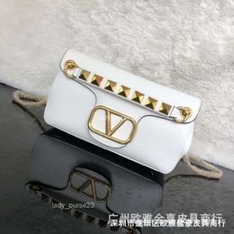 Cow Rivet Designer Leather Handbag Bag Head Layer Bags New One Shoulder Diagonal Cross Women High-end Style Rock Stud Purse