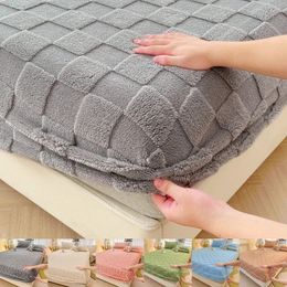 Bedding sets Warm Plush Jacquard Bed Cover Velvet Fitted Sheet Plaid Style Bedsheets Mattress Protectors No Pillowcase 231213