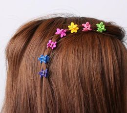 Cor aleatória bonito crianças meninas presilhas grampos de cabelo pequenas flores pinça 4 garras grampo de cabelo de plástico braçadeira acessórios para o cabelo 9010449