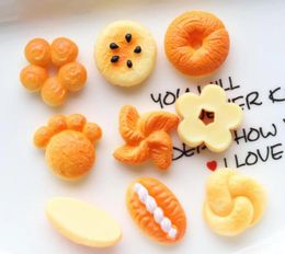 Decorative Figurines 100pcs 1:12 Mini Miniature Cookie Bread Resin Breakfast Food For Doll House Kids Dollhouse Home Decoration Accessories