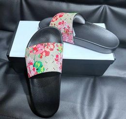 Mens Designers Slides Womens Slippers Fashion Luxurys Floral Slipper Leather Rubber Flats Sandals Summer Beach Shoes Loafers Gear 8013521