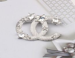 18K Gold Plated Letter Brooches Famous Brand Luxurys Desinger Brooch Vintage Women Star Rhinestone Suit Pin Fashion Jewelry Clothi1381714