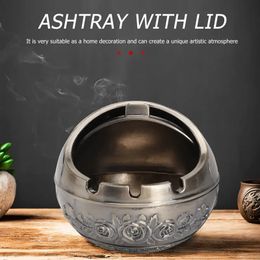 1pc Funny Old Retro Ashtray, Rustic Portable Windproof Ash Holder Decorative, Vintage Outdoor Lid Cigartray Metal Forstand Decoration