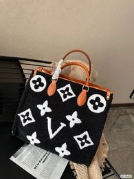 Top Quality Women Totes Designer Handbags Classic Letter Print Tote Bags Teddy Shopping Fashion Wool Crossbody Shoulder Bag Wallet Purses 55421