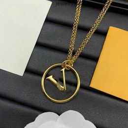 Luxury Designer Jewelry Necklace Men's and Women's Necklaces Pendant Latest Letter V YUSJ