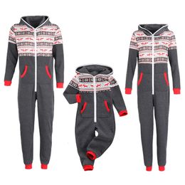 Family Matching Outfits Christmas Onesis Jumpsuit Sleepwear Family Matching Pyjamas Festival Snowflake Hooded Zip Rompers for Dad Mom Children 231213