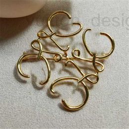 Pins, Brooches Designer Brand lowewe Hollow Pins Luxury Jewellery for Women Gold Silver Letter Mens Classic Breastpin Suit Dress Ornament TB8S