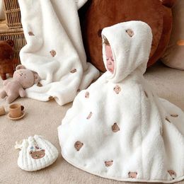 Jackets Fashion Baby Embroidery Windproof Hooded Poncho Cape Cloak Jacket Coat Winter Warm Outfit Kids Cute Outwear Clothes for born 231213