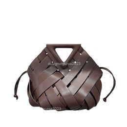 Leather Bag Shoulder Point Bottaga Handbag Designer New Venete Triangle Magnetic Buckle Women Hollow-out Woven Purse Fashion Single Bags Messenger Women YVRQ