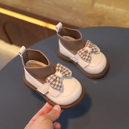 First Walkers Baby Walker Shoes Spring Autumn Infant Versatile Sock Boot 2023 Children Girls Elegant 01y Casual Shoe Simple Lattice Bow 231213