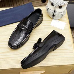 DRIVER MOCCASINS shoes made of calfskin is first driving shoe design This model soft light with Colourful details that enhance design famous brand loafers 02