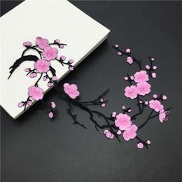 1pcs Patch Diy Plum Blossom Patches Dress Sticker for Kids Clothes Sew-on Embroidered Patch Motif Applique Sticker for Cloth