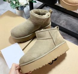 Fashionable men's and women's thick soled short boots, mini snow boots, sheepskin plush warm boots, soft and comfortable waterproof boots, beautiful gifts