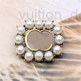 Pins, Brooches Designer Brand Vintage Women Letter Brooch Pearl Rhinestone Crystal Metal Broochs Suit Laple Pin Fashion Jewellery Accessories Gifts H8AK