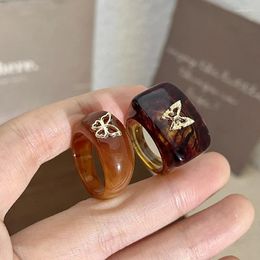 Cluster Rings Golden Butterfly Tortoise Shell Color Antique Forefinger Minority Design Literary Ring Retro Elegant Women Gifts